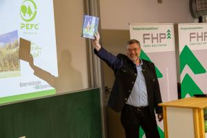 195 2022 11 fhp holzgespraeche